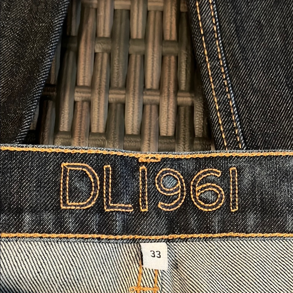 DL1961 Black Jeans with Precision Stitching